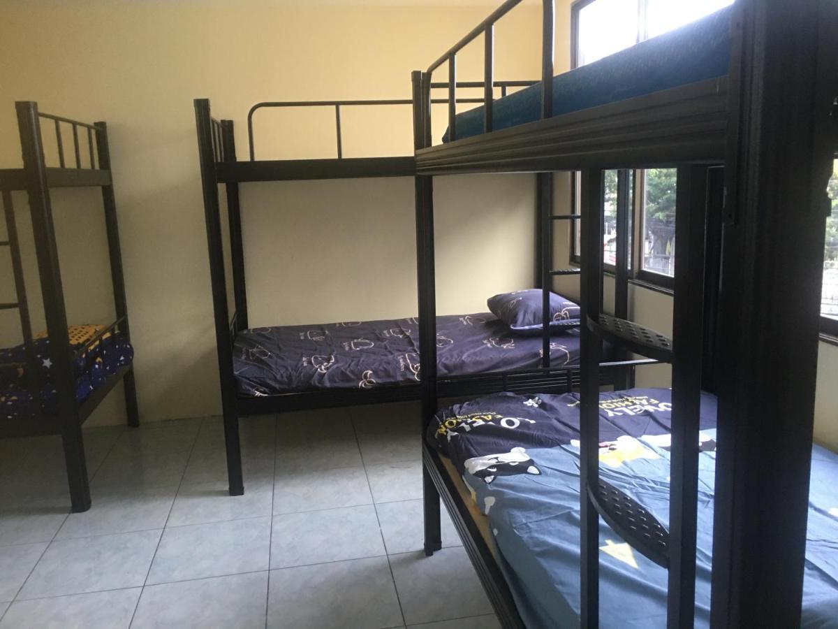 Hostel Gung Domitory Pattaya Zewnętrze zdjęcie